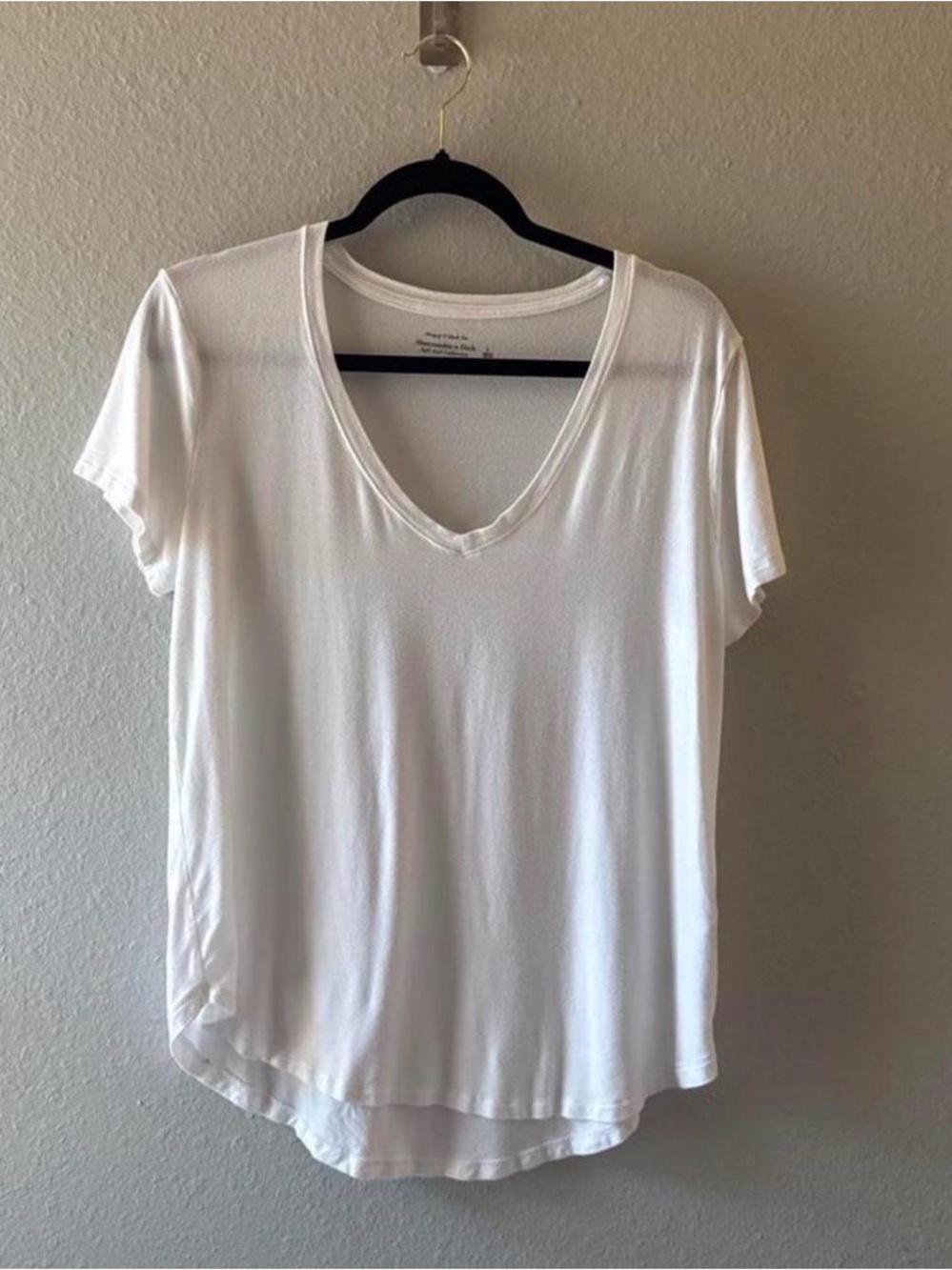 Abercrombie & Fitch Soft AF White Drapey Deep V-Neck Tee Size L